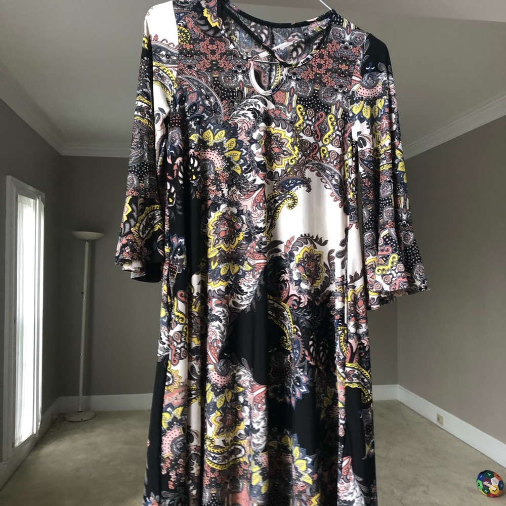 Dress - Picture 2 of 4